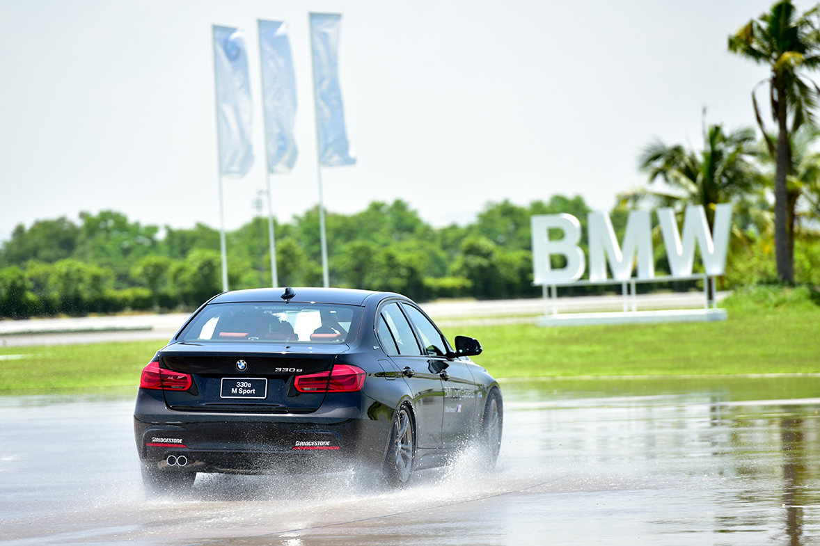 ขับขี่ปลอดภัย...ใช้ได้ในชีวิตจริงไปกับ BMW Driving Experience 2017